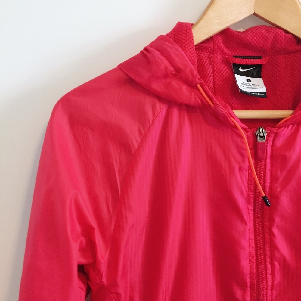 🌈Nike Training Running Jacket - size Small - Picture 2 of 4